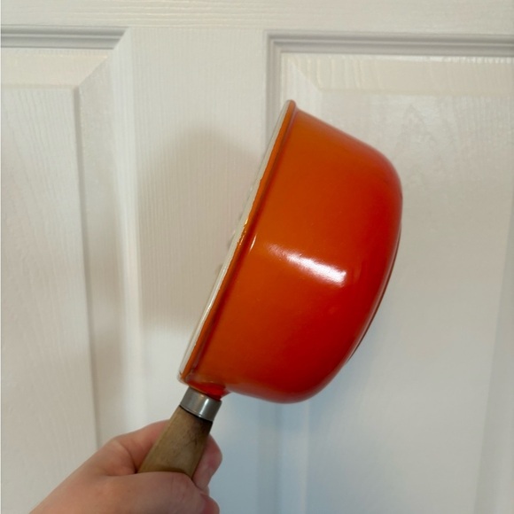 Vintage Le Creuset 18 Volcanic Orange Round Pan Cast Iron Saucepan With … - Picture 7 of 8